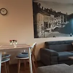 Academy Apartment *
