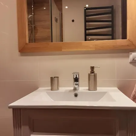 Academy Apartament *