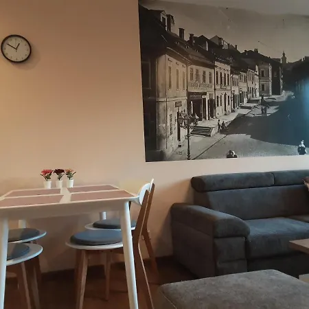 Academy Apartman *