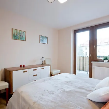Academy Apartman