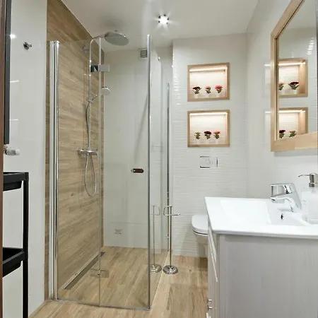 Academy Apartament *